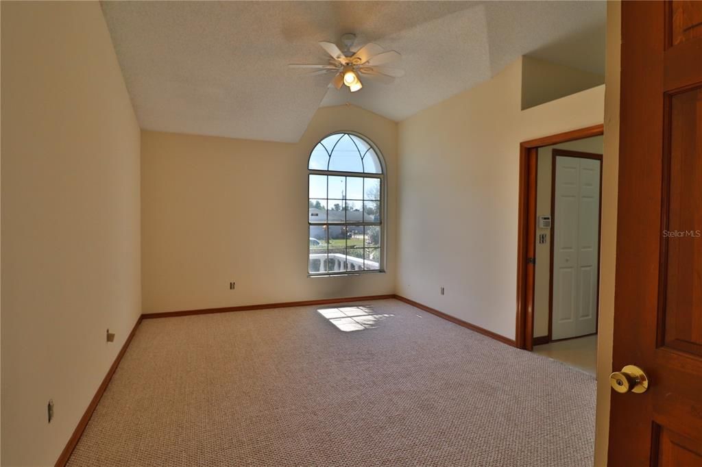 For Rent: $2,100 (3 beds, 2 baths, 2109 Square Feet)