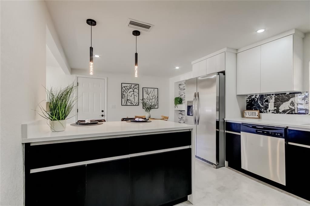 На продажу: $245,000 (3 спален, 2 ванн, 1134 Квадратных фут)