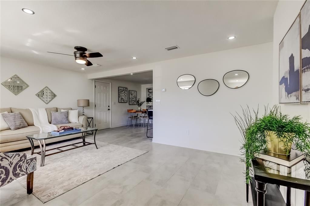 На продажу: $245,000 (3 спален, 2 ванн, 1134 Квадратных фут)