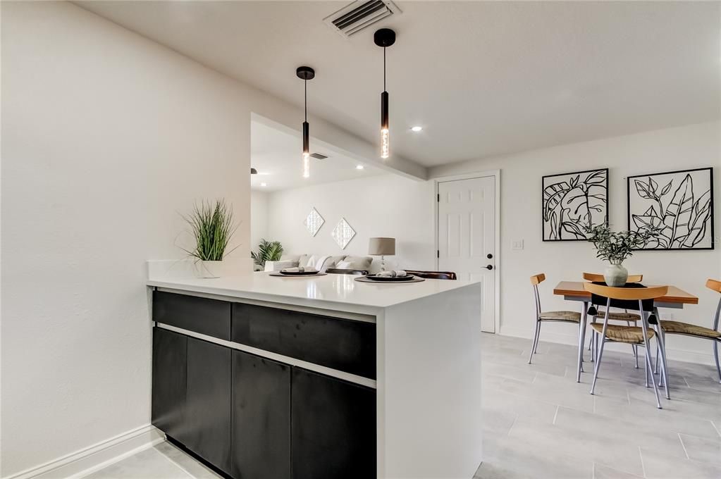 На продажу: $245,000 (3 спален, 2 ванн, 1134 Квадратных фут)