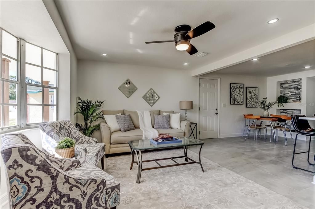 На продажу: $245,000 (3 спален, 2 ванн, 1134 Квадратных фут)