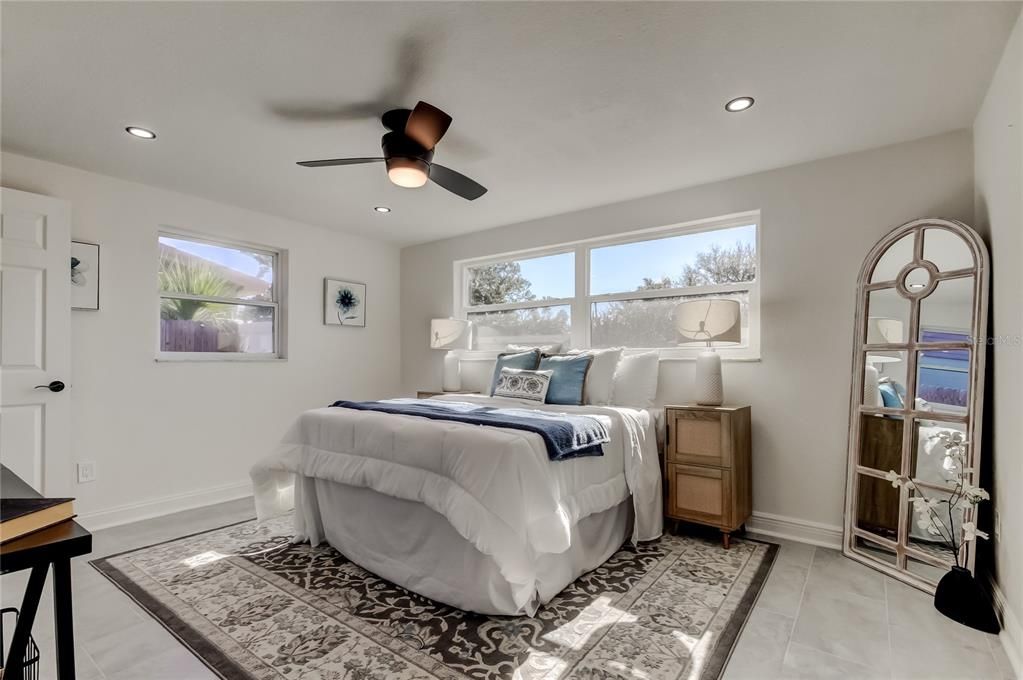 На продажу: $245,000 (3 спален, 2 ванн, 1134 Квадратных фут)