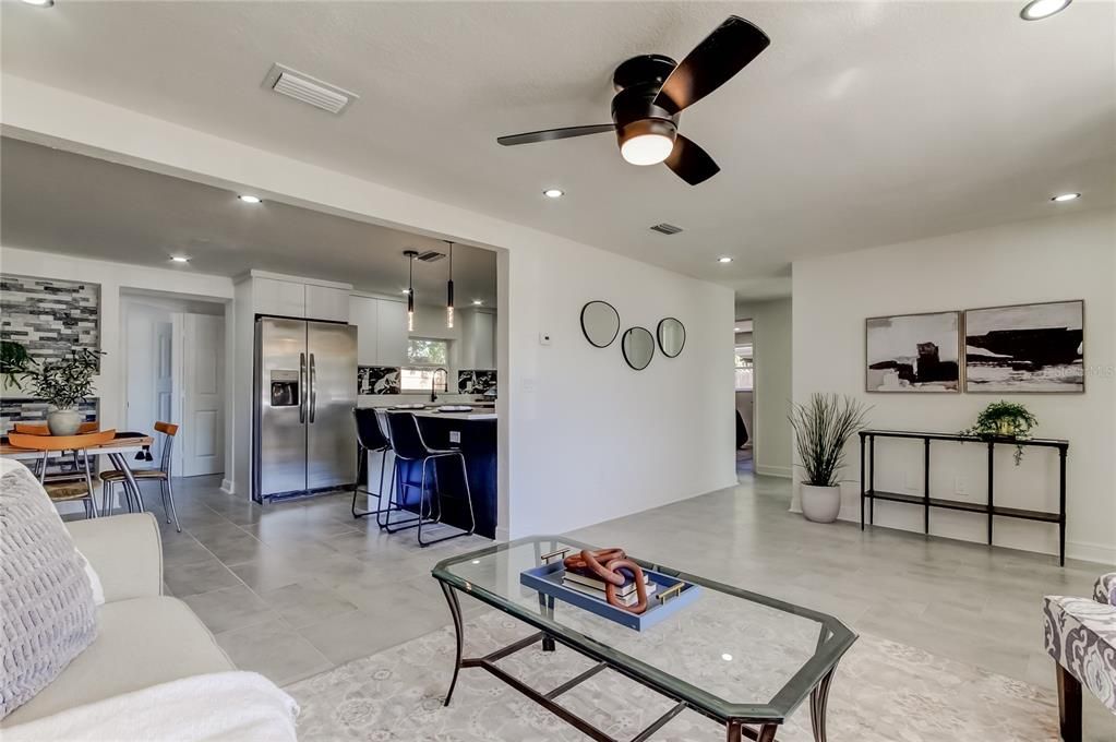 На продажу: $245,000 (3 спален, 2 ванн, 1134 Квадратных фут)