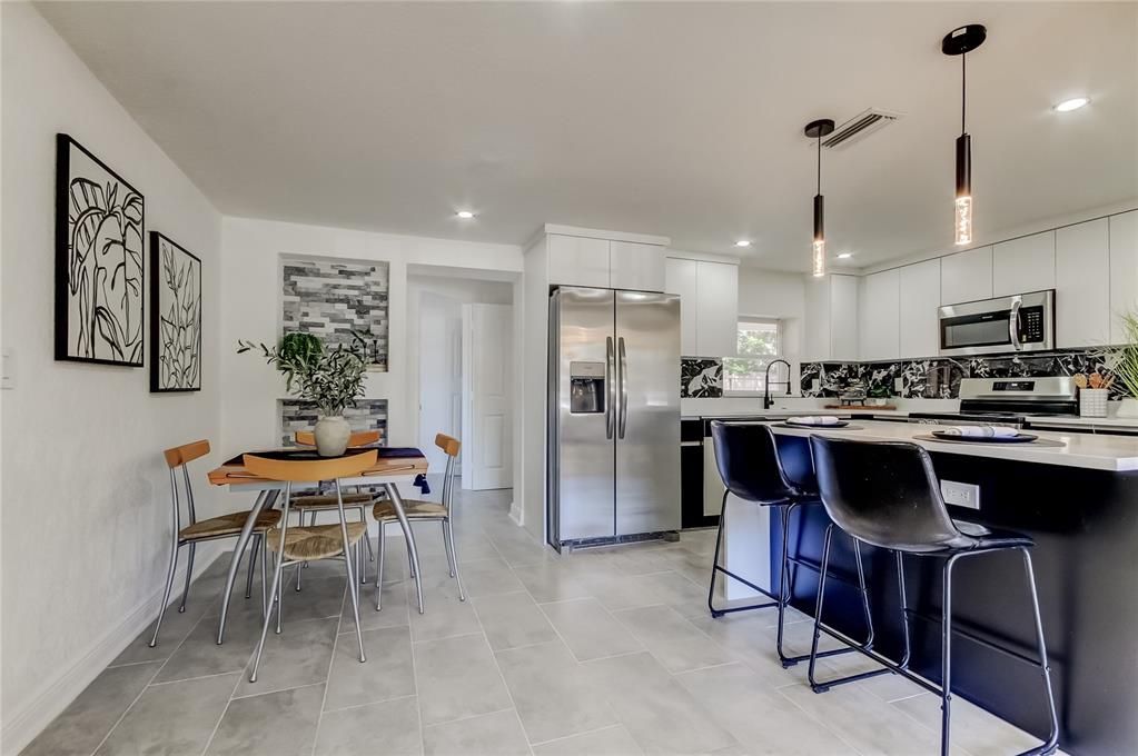 На продажу: $245,000 (3 спален, 2 ванн, 1134 Квадратных фут)