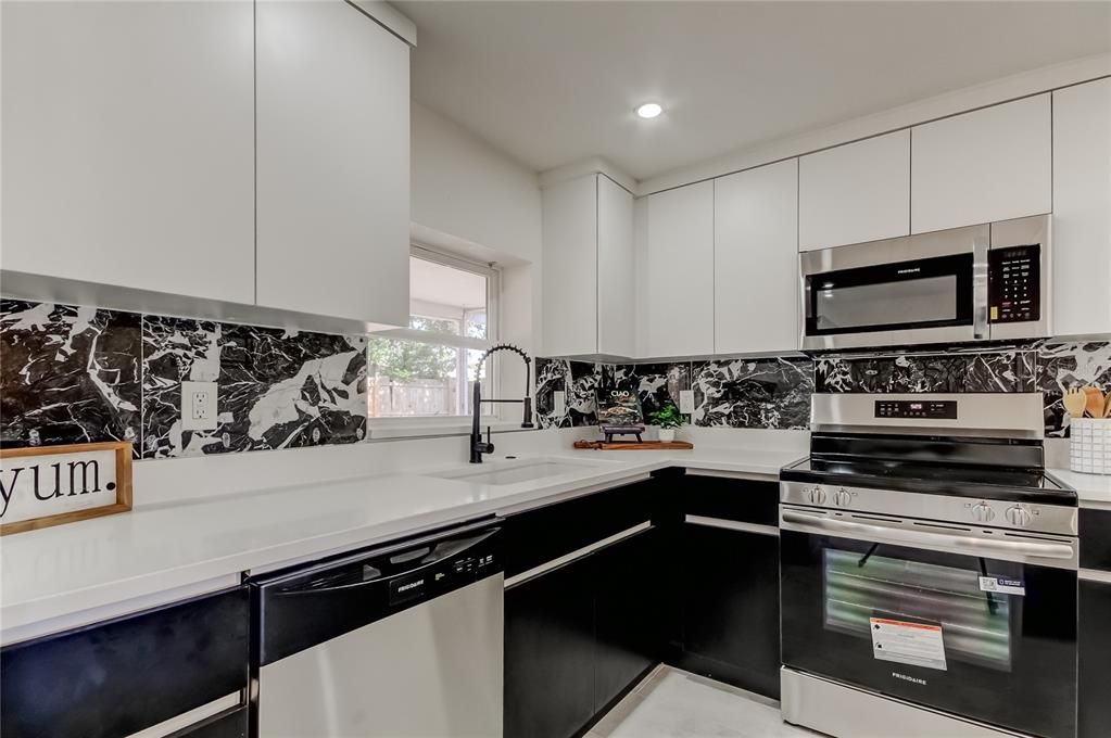 На продажу: $245,000 (3 спален, 2 ванн, 1134 Квадратных фут)