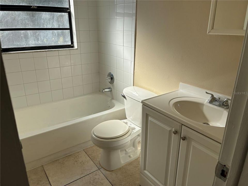 出租: $1,395 (2 贝兹, 1 浴室, 820 平方英尺)