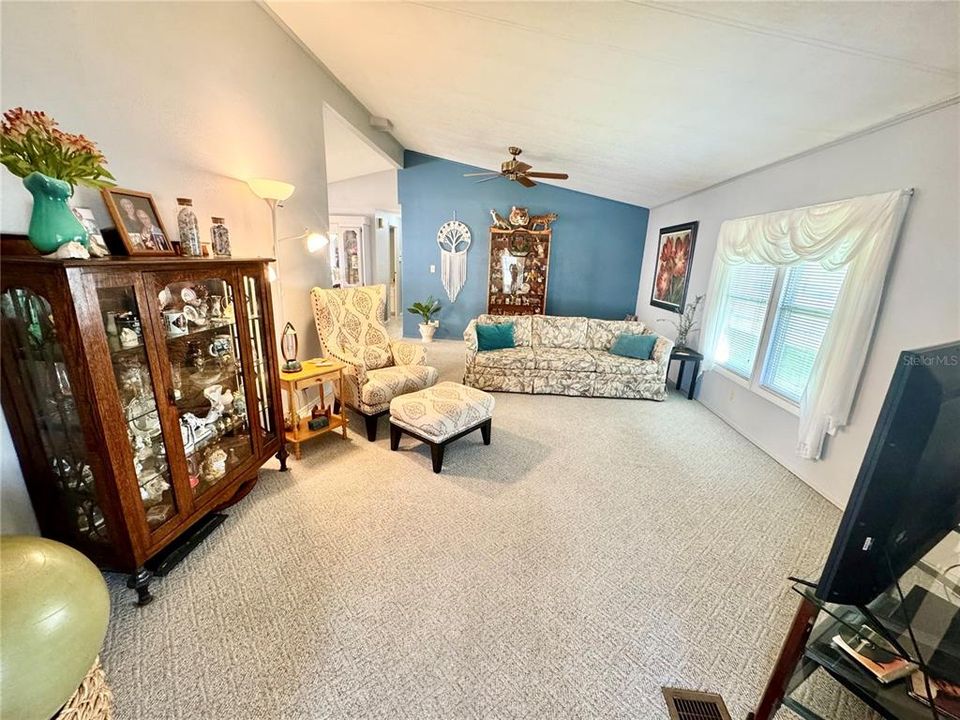 待售: $220,000 (2 贝兹, 2 浴室, 1468 平方英尺)