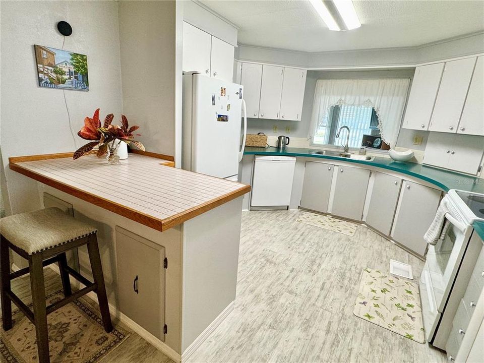 待售: $220,000 (2 贝兹, 2 浴室, 1468 平方英尺)