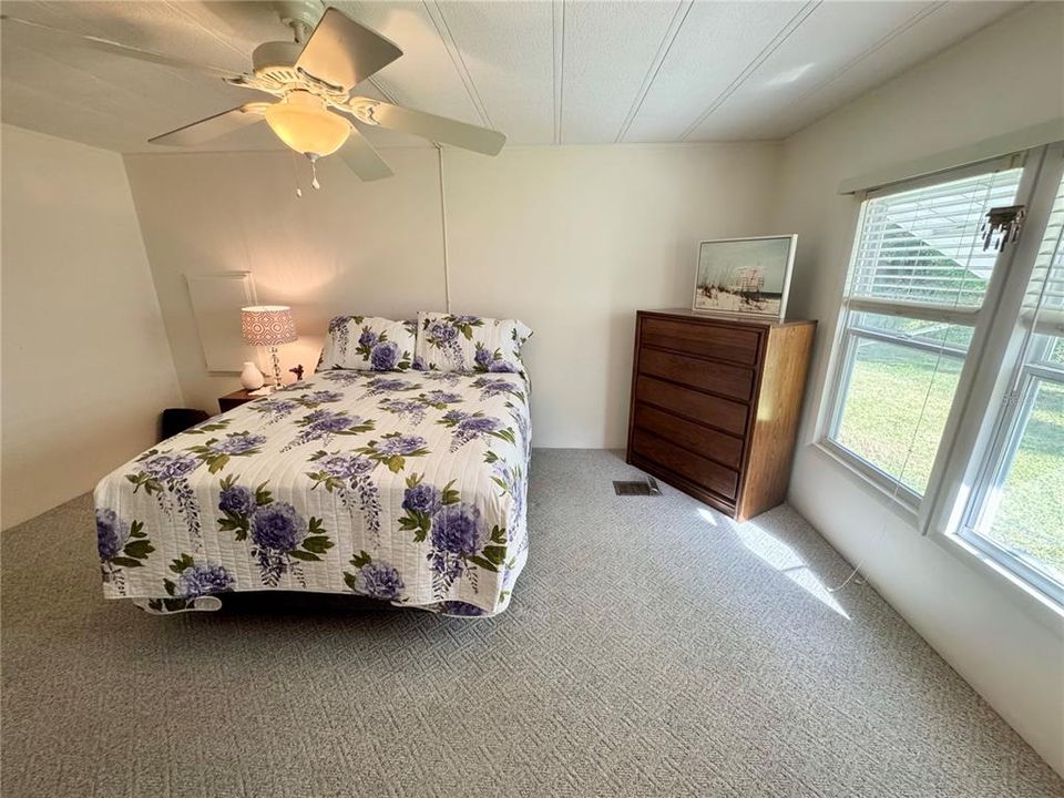 待售: $220,000 (2 贝兹, 2 浴室, 1468 平方英尺)