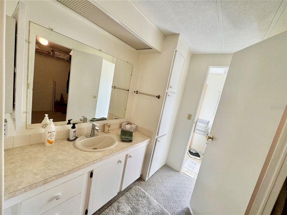 待售: $220,000 (2 贝兹, 2 浴室, 1468 平方英尺)