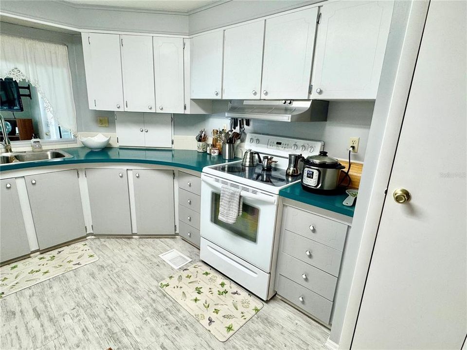 待售: $220,000 (2 贝兹, 2 浴室, 1468 平方英尺)