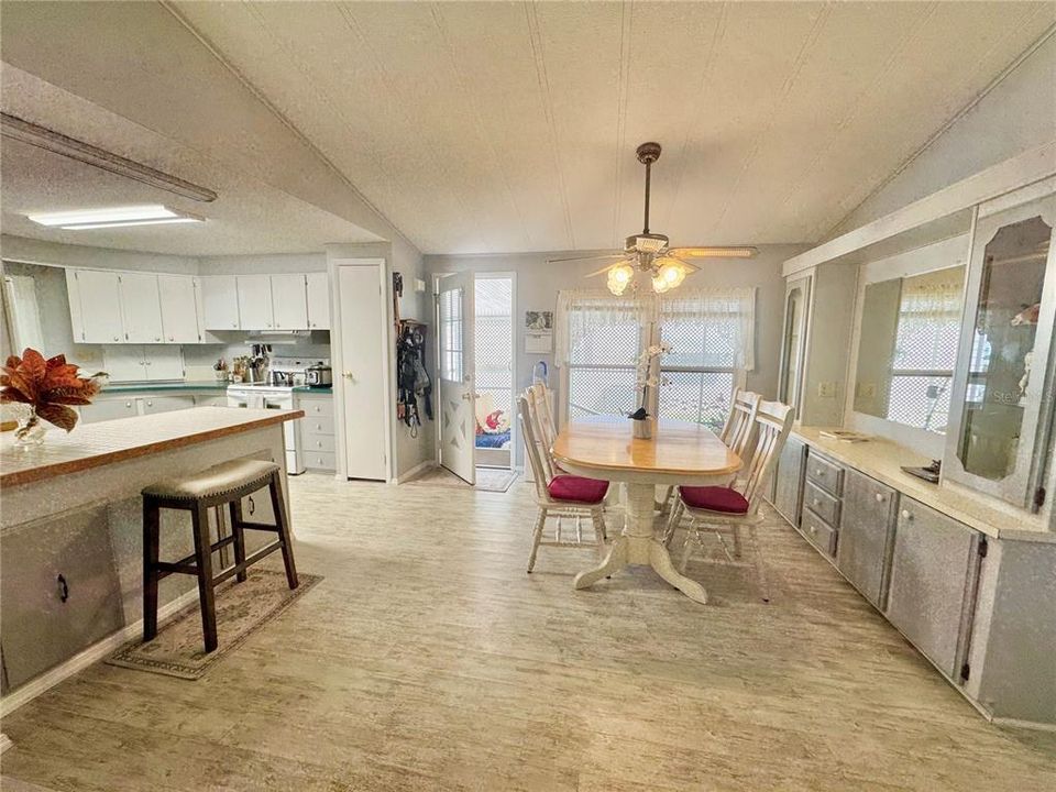 待售: $220,000 (2 贝兹, 2 浴室, 1468 平方英尺)