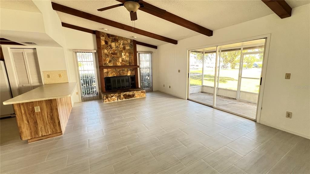 For Rent: $2,400 (2 beds, 2 baths, 1400 Square Feet)