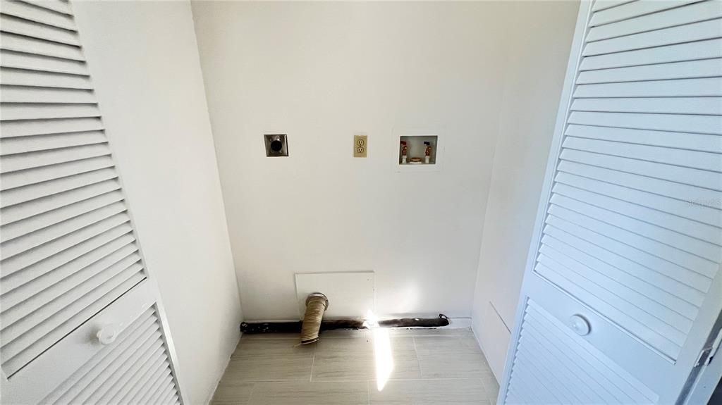 For Rent: $2,400 (2 beds, 2 baths, 1400 Square Feet)