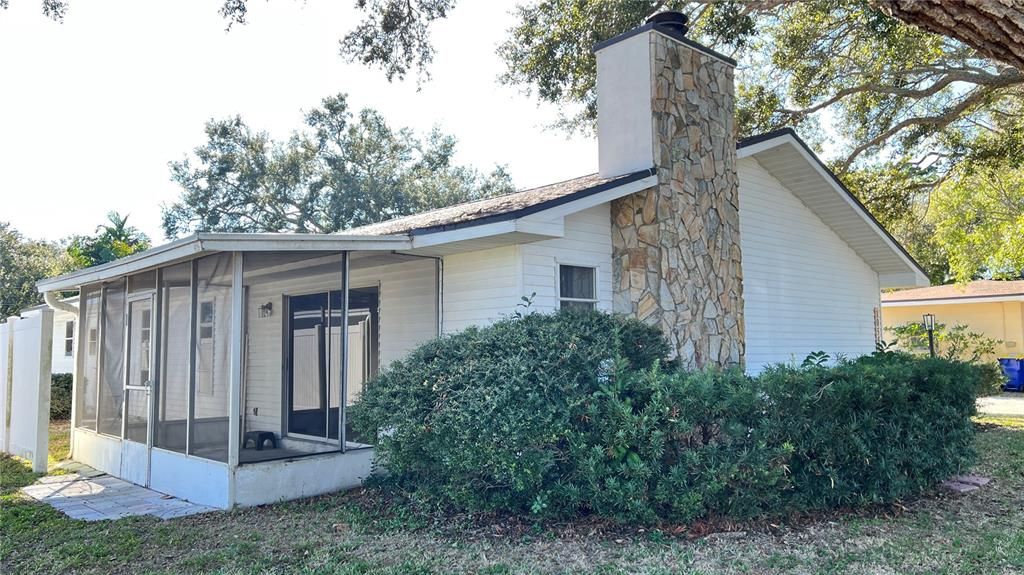 For Rent: $2,400 (2 beds, 2 baths, 1400 Square Feet)