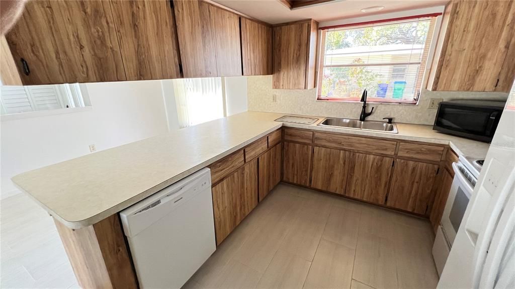 For Rent: $2,400 (2 beds, 2 baths, 1400 Square Feet)