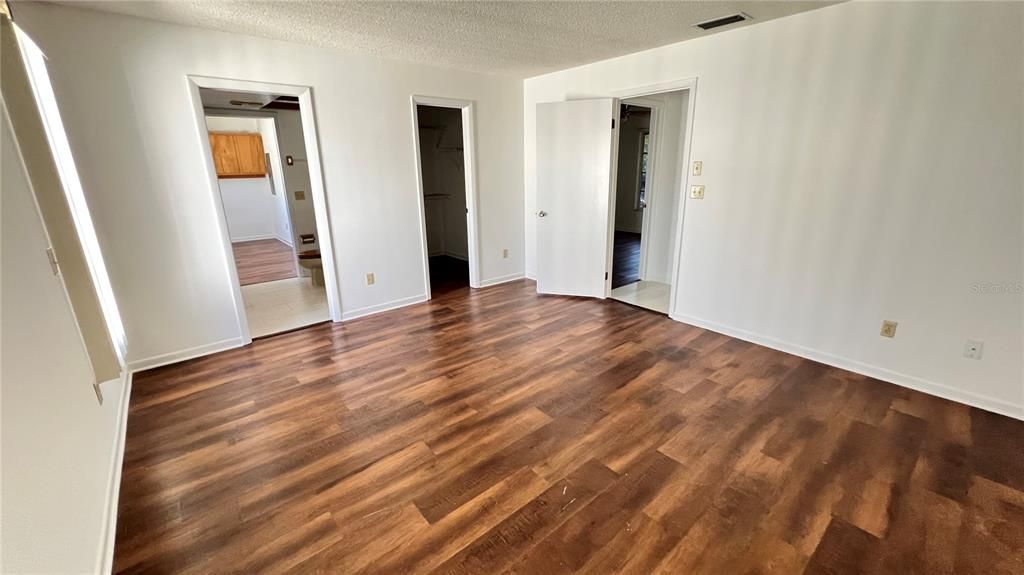 For Rent: $2,400 (2 beds, 2 baths, 1400 Square Feet)
