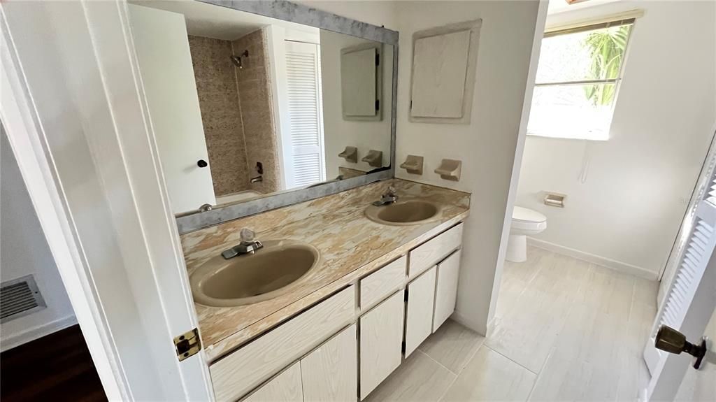 For Rent: $2,400 (2 beds, 2 baths, 1400 Square Feet)