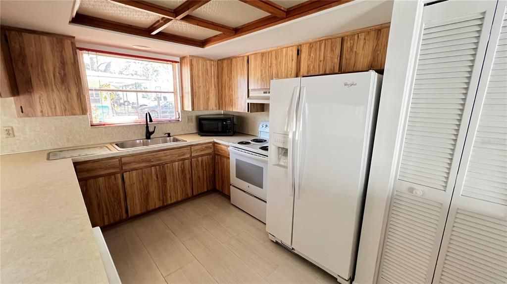 For Rent: $2,400 (2 beds, 2 baths, 1400 Square Feet)