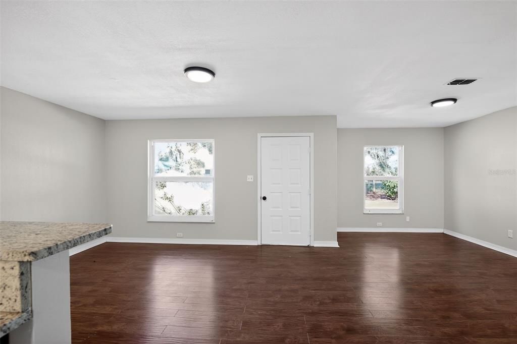 На продажу: $349,900 (3 спален, 2 ванн, 1260 Квадратных фут)