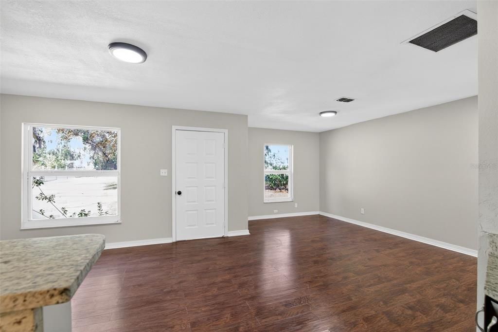 На продажу: $349,900 (3 спален, 2 ванн, 1260 Квадратных фут)