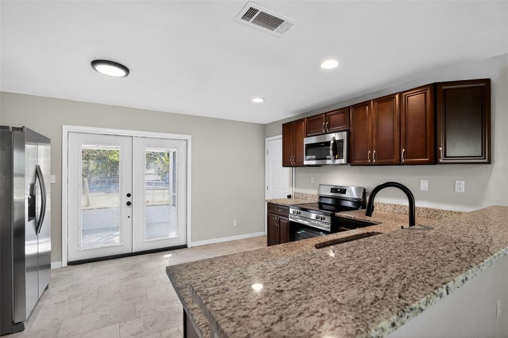 На продажу: $349,900 (3 спален, 2 ванн, 1260 Квадратных фут)