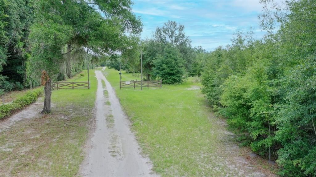 На продажу: $249,900 (27.25 acres)