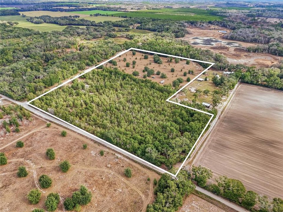 На продажу: $249,900 (27.25 acres)