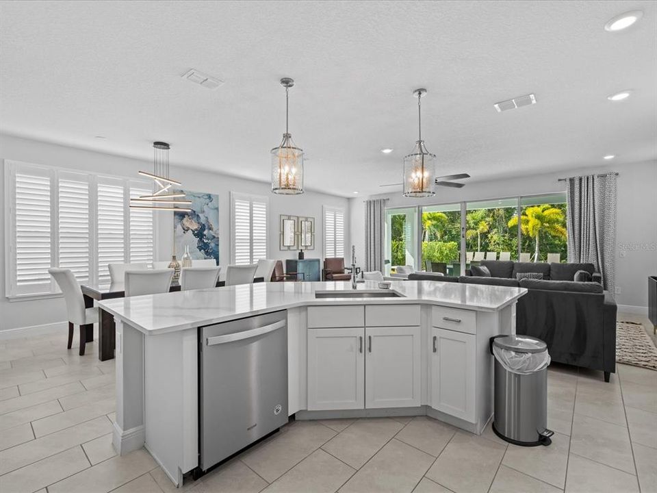 For Sale: $1,375,000 (6 beds, 5 baths, 3428 Square Feet)