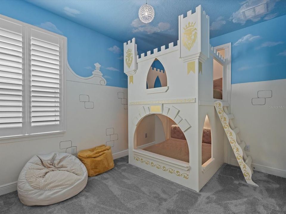 For Sale: $1,375,000 (6 beds, 5 baths, 3428 Square Feet)