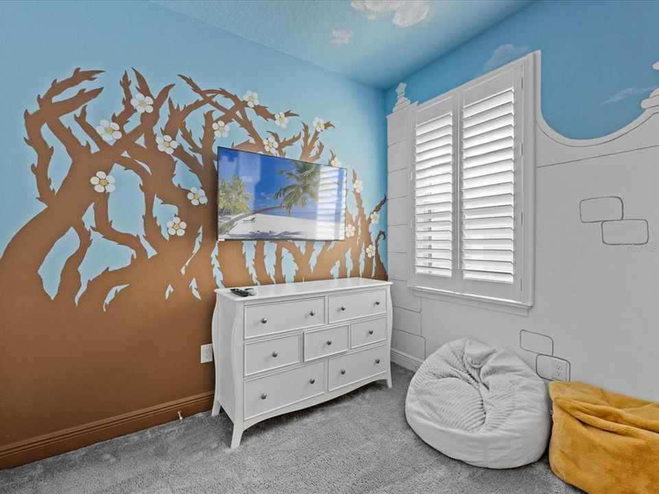 For Sale: $1,375,000 (6 beds, 5 baths, 3428 Square Feet)