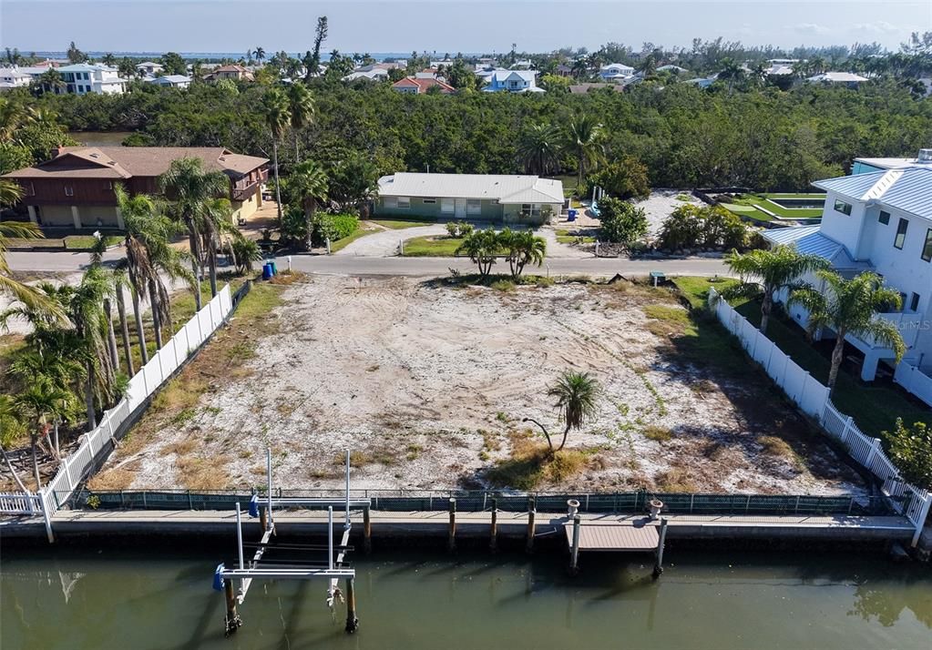 For Sale: $1,100,000 (0.23 acres)