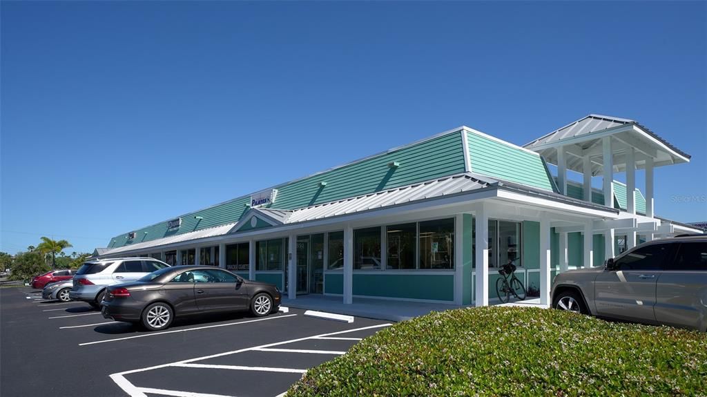 For Sale: $1,100,000 (0.23 acres)