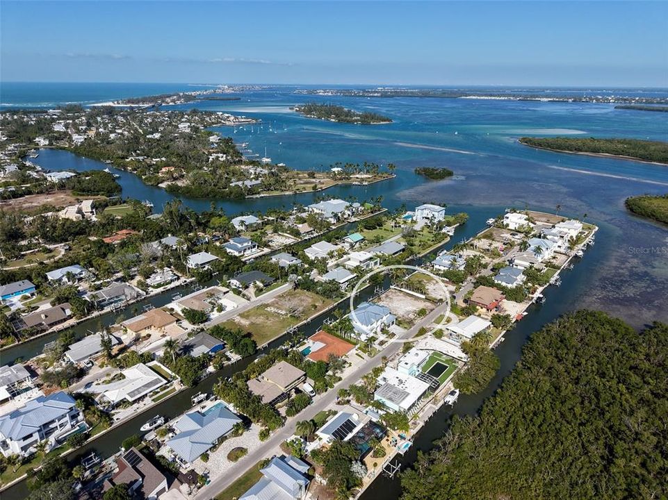 For Sale: $1,100,000 (0.23 acres)