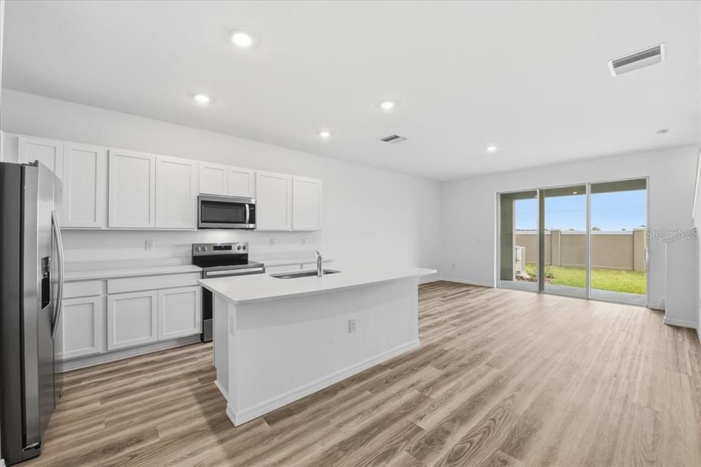 For Rent: $2,199 (3 beds, 2 baths, 1673 Square Feet)