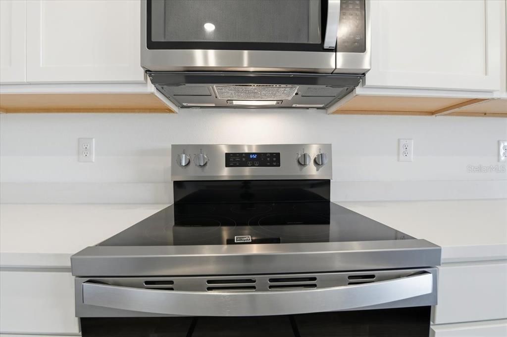 For Rent: $2,199 (3 beds, 2 baths, 1673 Square Feet)