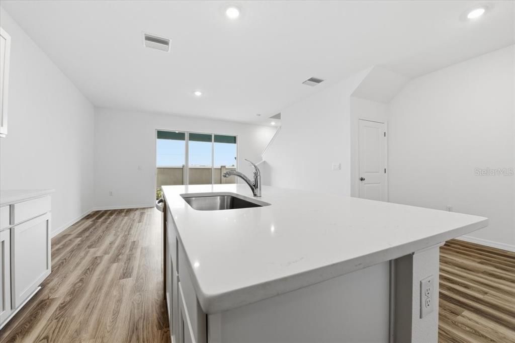 For Rent: $2,199 (3 beds, 2 baths, 1673 Square Feet)