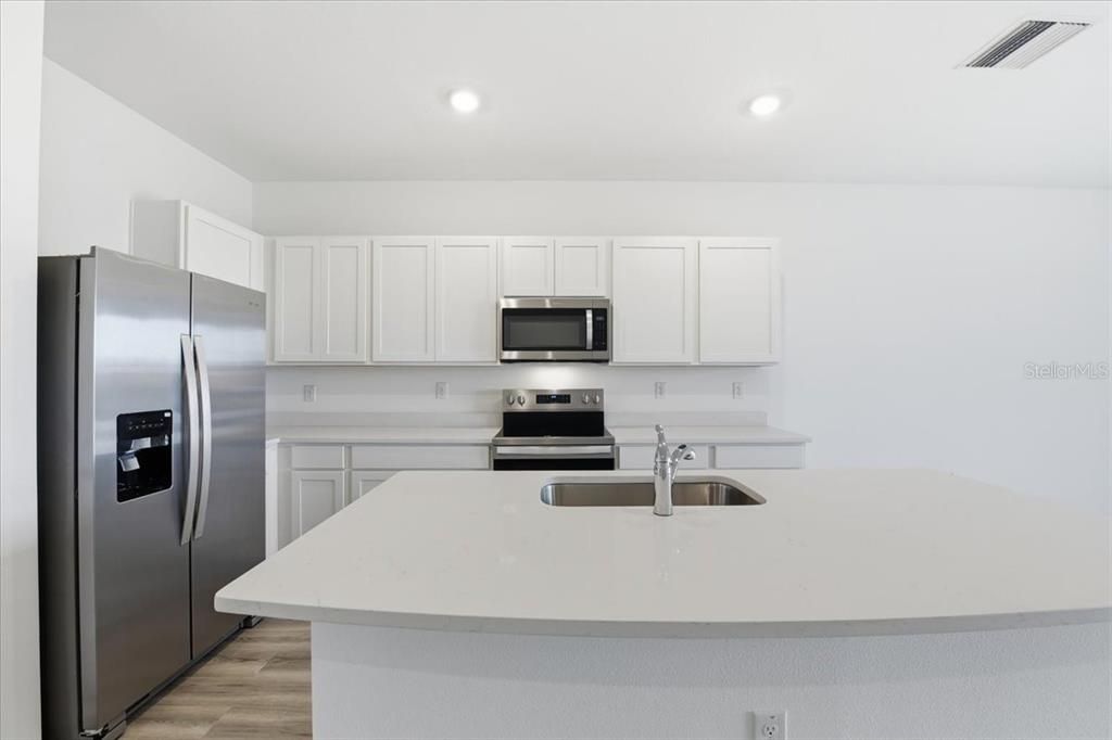 For Rent: $2,199 (3 beds, 2 baths, 1673 Square Feet)