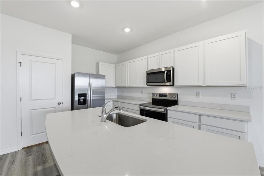 For Rent: $2,199 (3 beds, 2 baths, 1673 Square Feet)