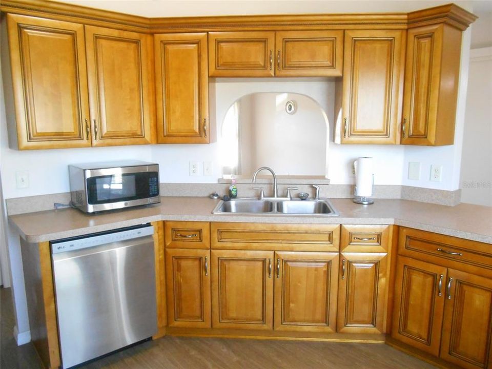 For Rent: $1,900 (3 beds, 2 baths, 1330 Square Feet)