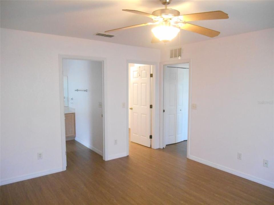 For Rent: $1,900 (3 beds, 2 baths, 1330 Square Feet)