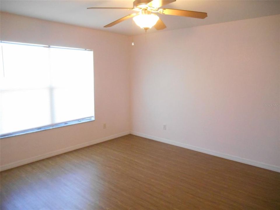 For Rent: $1,900 (3 beds, 2 baths, 1330 Square Feet)