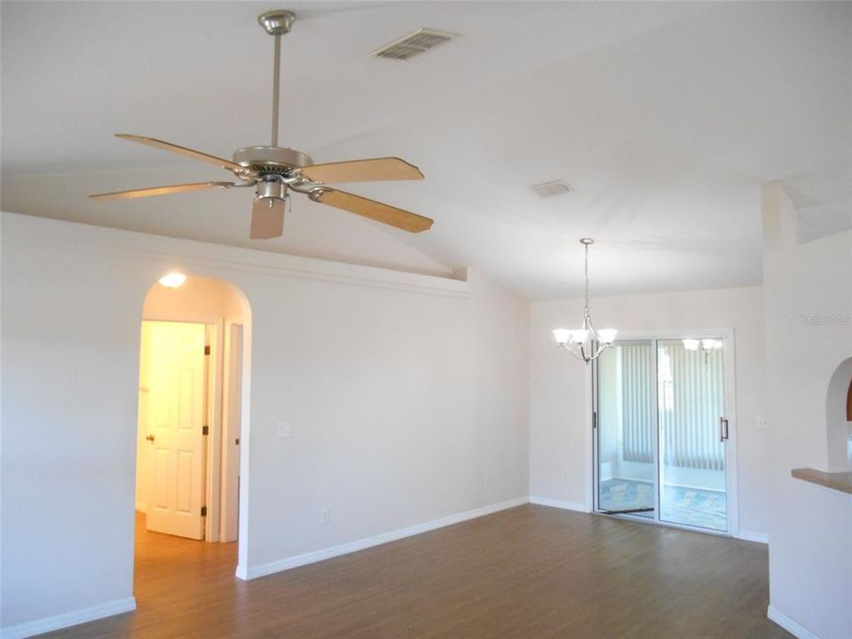 For Rent: $1,900 (3 beds, 2 baths, 1330 Square Feet)