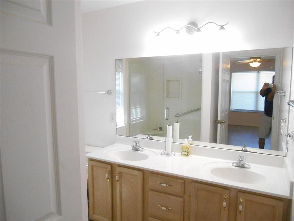 For Rent: $1,900 (3 beds, 2 baths, 1330 Square Feet)