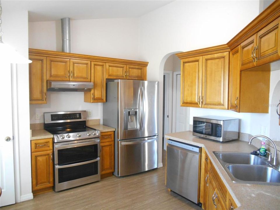 For Rent: $1,900 (3 beds, 2 baths, 1330 Square Feet)