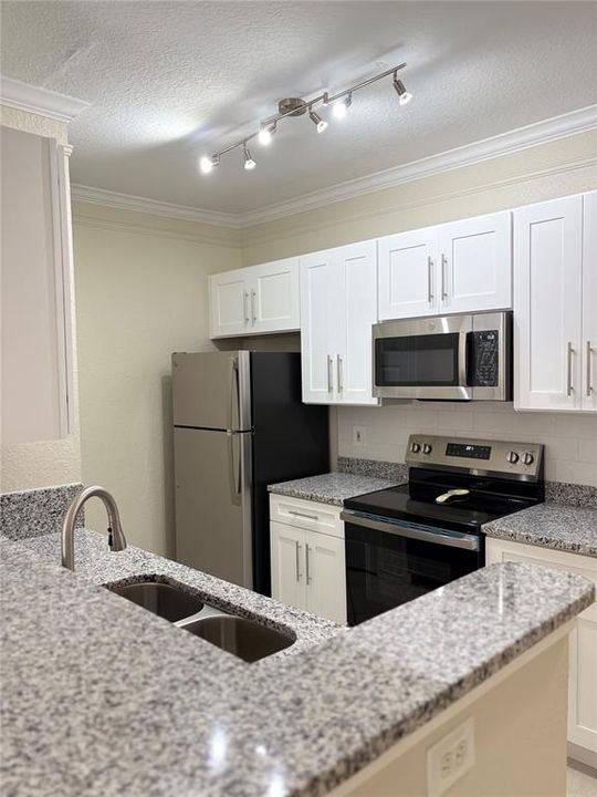 For Rent: $1,700 (1 beds, 1 baths, 656 Square Feet)