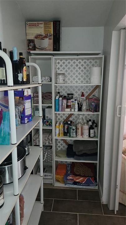 For Rent: $1,550 (3 beds, 1 baths, 936 Square Feet)