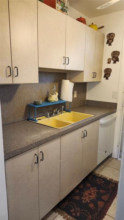 For Rent: $1,550 (3 beds, 1 baths, 936 Square Feet)