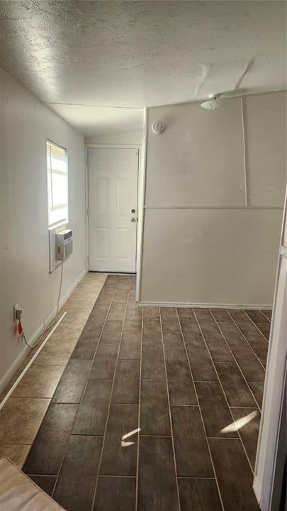 For Rent: $1,550 (3 beds, 1 baths, 936 Square Feet)