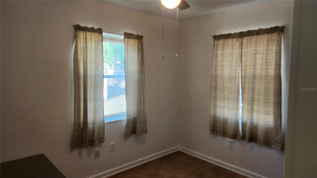 For Rent: $1,550 (3 beds, 1 baths, 936 Square Feet)